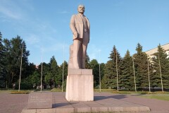 Площадь с памятником В.И. Ленину