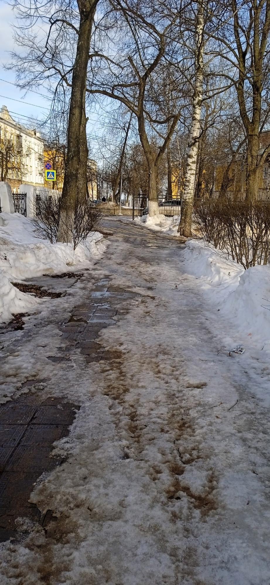 Первомайский район. Сквер Борцам революции по ул. Московской (южная сторона  между ул. Казанской и Динамовским пр-дом)